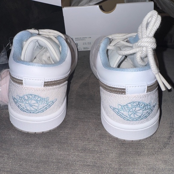 Air Jordan 1 low Women's Pink and White Sneakers - Picture 10 of 16